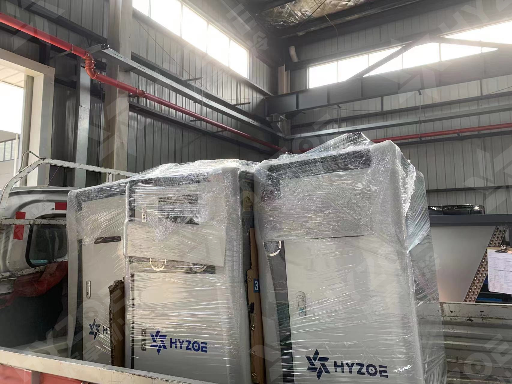 低溫風(fēng)冷式冷水機(jī) 低溫風(fēng)冷式冷水機(jī)